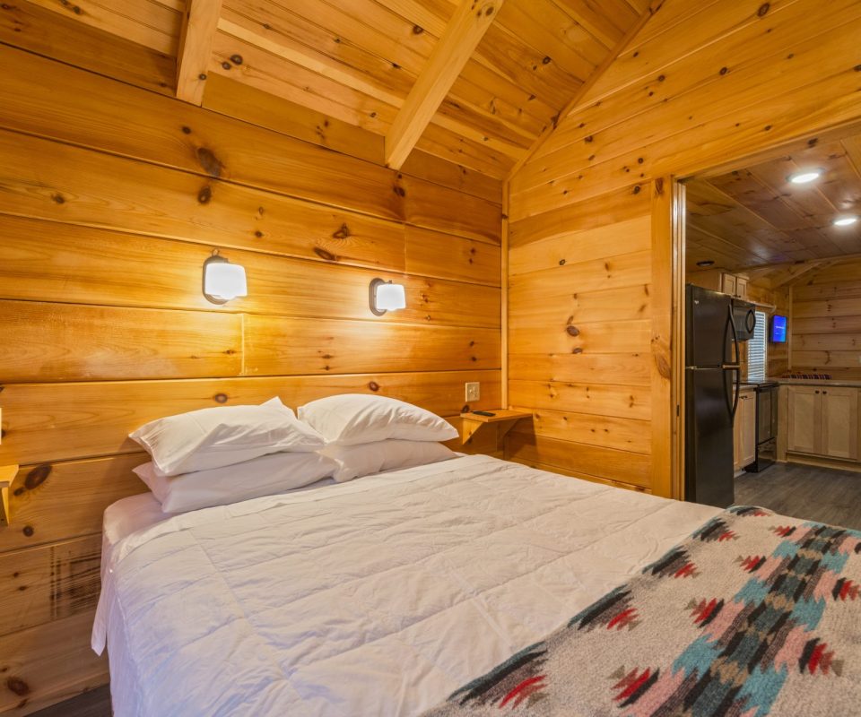 bedroom of the Rocky Top cabin rental