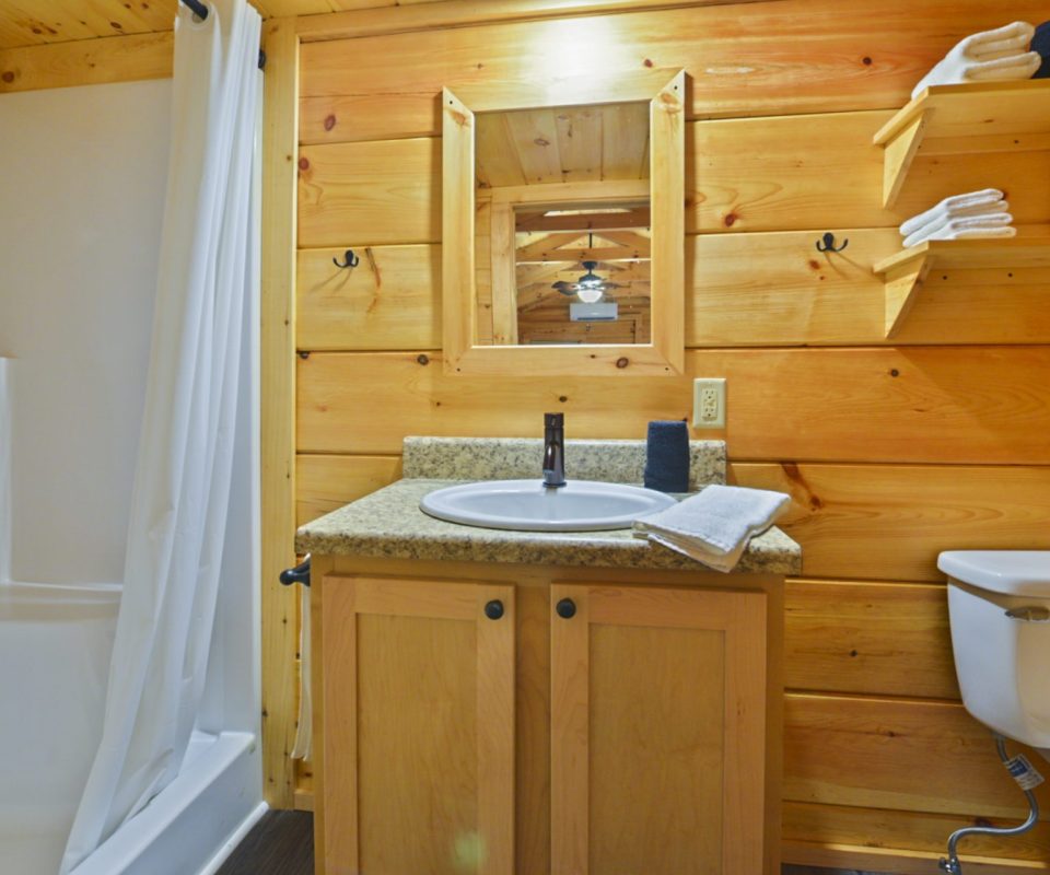 bathroom of Shadow Rock cabin rental